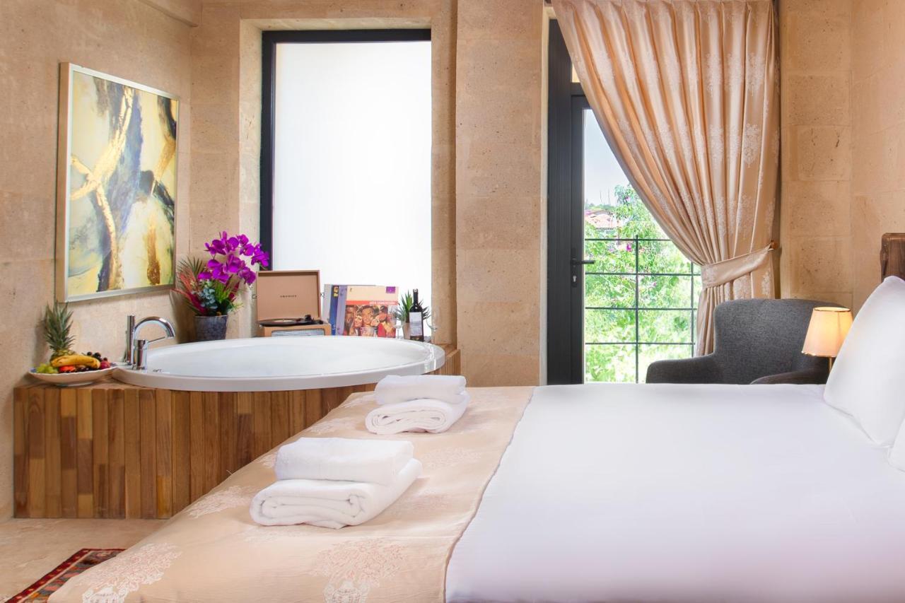 Cappadocia Pyramid Stone House Hotel Uchisar Exterior photo
