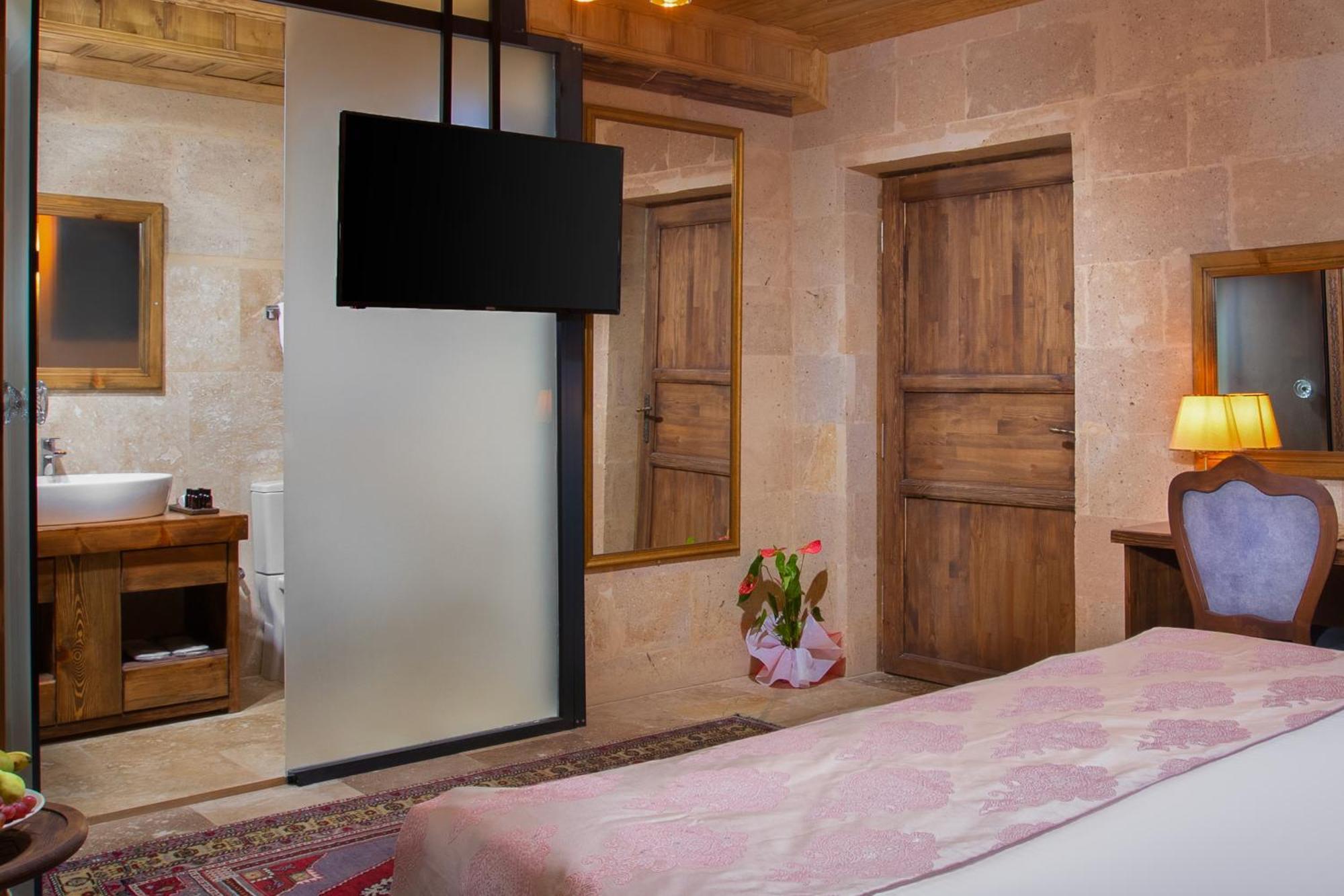 Cappadocia Pyramid Stone House Hotel Uchisar Exterior photo